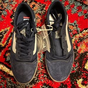 NWT AVE VANS BLUE